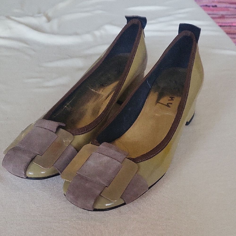 French Sole Two-Tone Heels in Olive and Taupe